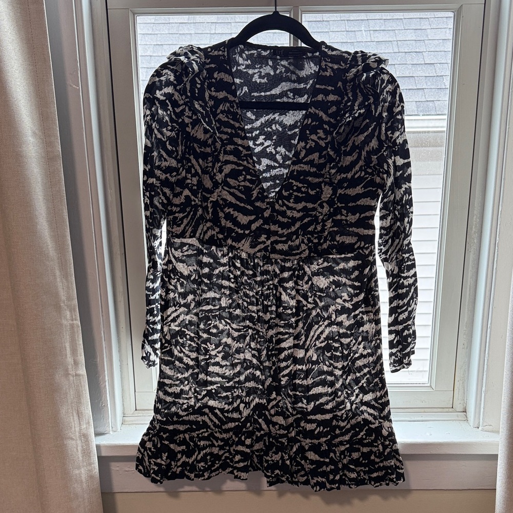 Zara Black and Cream Printed V-Neck Long Sleeve Dress